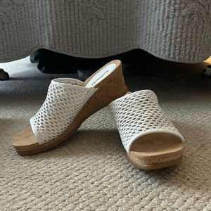 Baretraps White Slip-On Wedge Sandals, Size 8.5